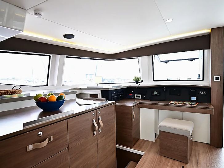 AGATIRNO Bali 4.8 - galley AGATIRNO Bali 4.8 - galley