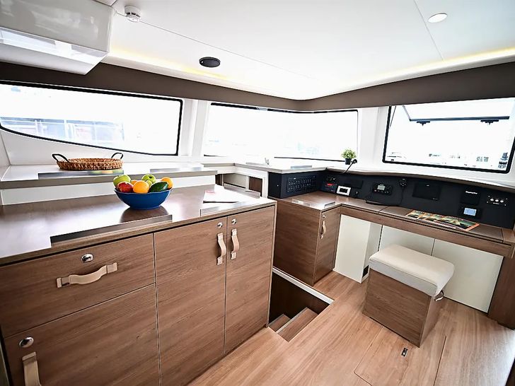 AGATIRNO Bali 4.8 - galley AGATIRNO Bali 4.8 - galley