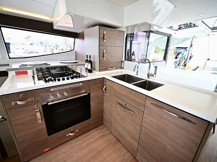 AGATIRNO Bali 4.8 - galley AGATIRNO Bali 4.8 - galley