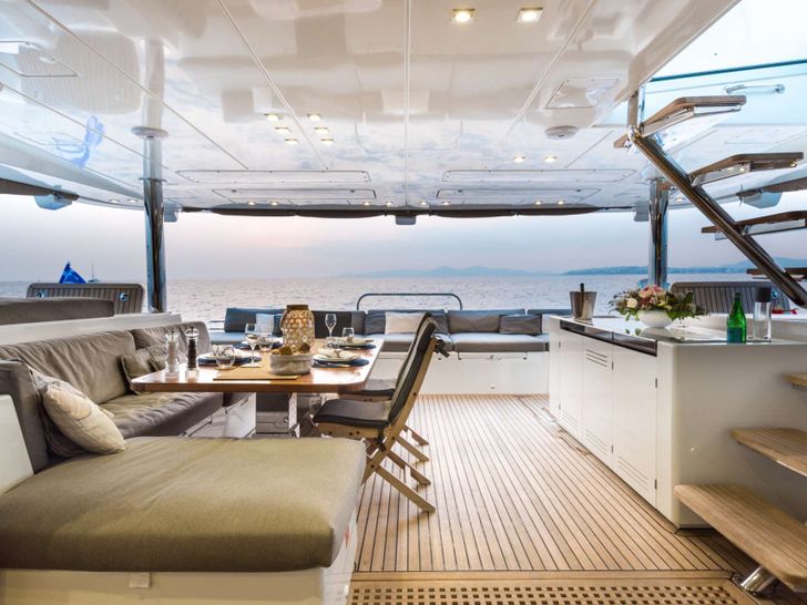 SELENE - aft deck dining