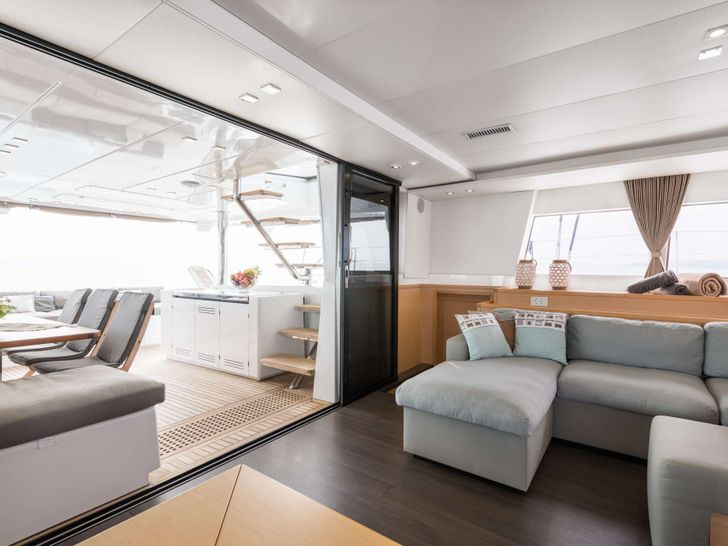SELENE Fountaine Pajot Alegria 67 - saloon seating SELENE Fountaine Pajot Alegria 67 - saloon seating