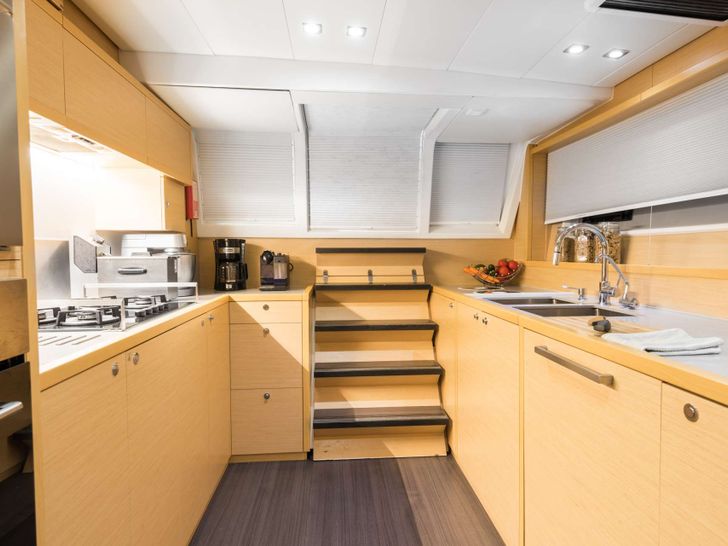 SELENE Fountaine Pajot Alegria 67 - galley SELENE Fountaine Pajot Alegria 67 - galley