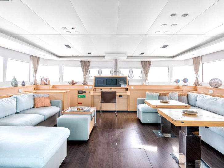 SELENE Fountaine Pajot Alegria 67 - saloon seating and dining SELENE Fountaine Pajot Alegria 67 - saloon seating and dining