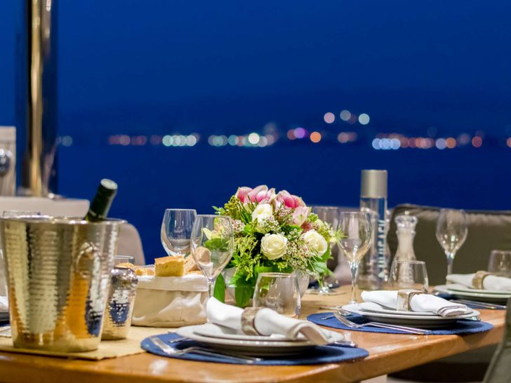 SELENE Fountaine Pajot Alegria 67 - alfresco dining SELENE Fountaine Pajot Alegria 67 - alfresco dining