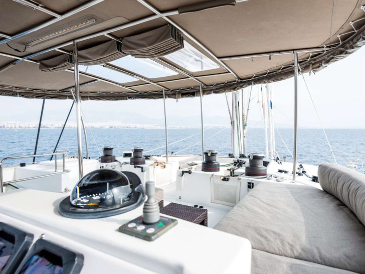 SELENE Fountaine Pajot Alegria 67 - flybridge SELENE Fountaine Pajot Alegria 67 - flybridge
