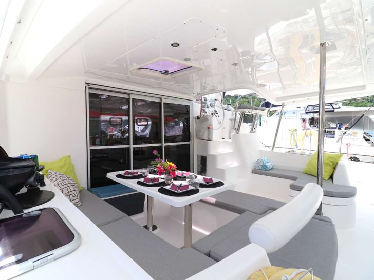 GROOVY Robertson and Caine 42 - aft deck dining GROOVY Robertson and Caine 42 - aft deck dining