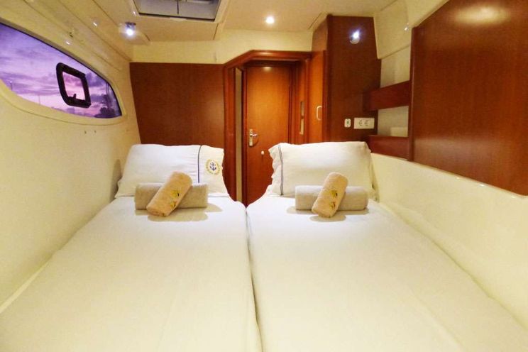 Charter Yacht GROOVY - Robertson and Caine 42 - Grenadines - Grenada - Leeward Islands - Windward Islands