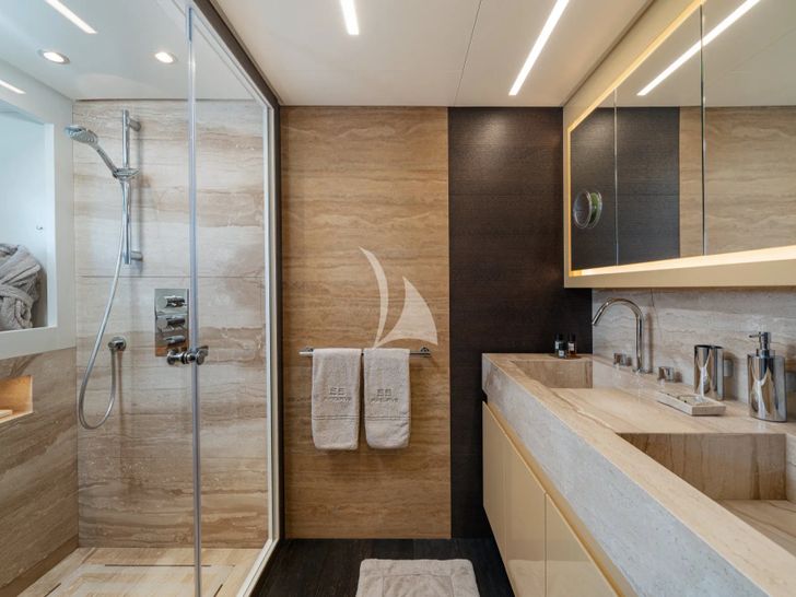 55 FIFTYFIVE Cerri Flying Sport 102 - master cabin bathroom 55 FIFTYFIVE Cerri Flying Sport 102 - master cabin bathroom
