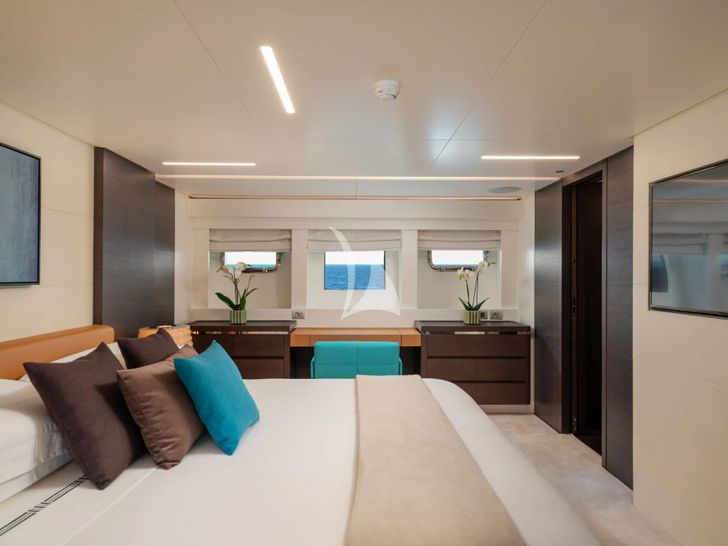 55 FIFTYFIVE Cerri Flying Sport 102 - master cabin other angle 55 FIFTYFIVE Cerri Flying Sport 102 - master cabin other angle