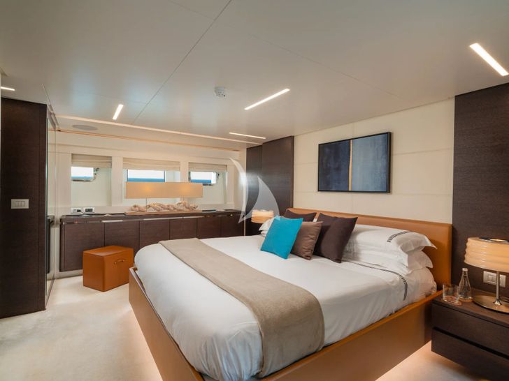 55 FIFTYFIVE Cerri Flying Sport 102 - master cabin 55 FIFTYFIVE Cerri Flying Sport 102 - master cabin