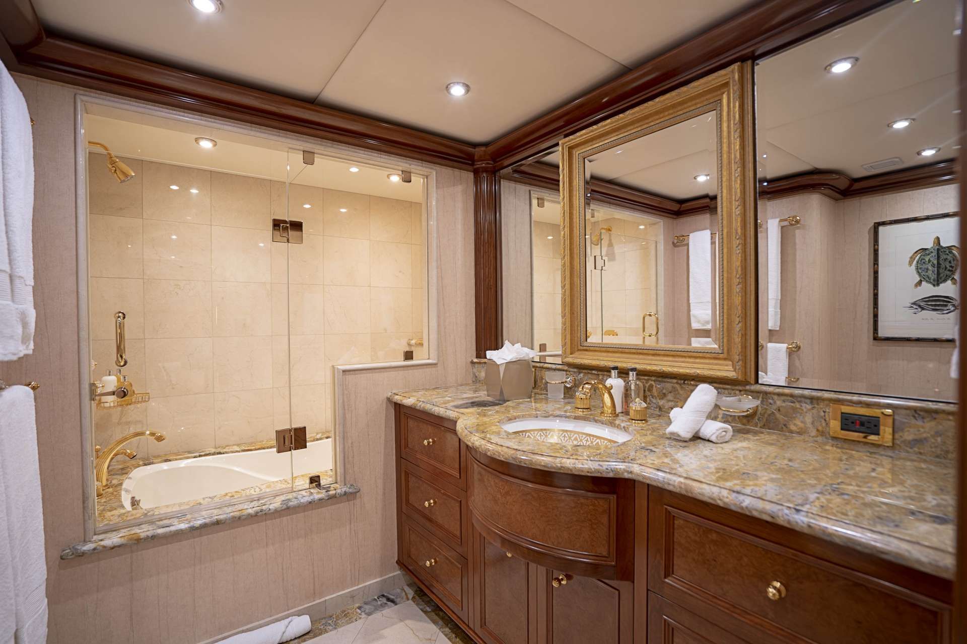 King guest bath with tub&shower