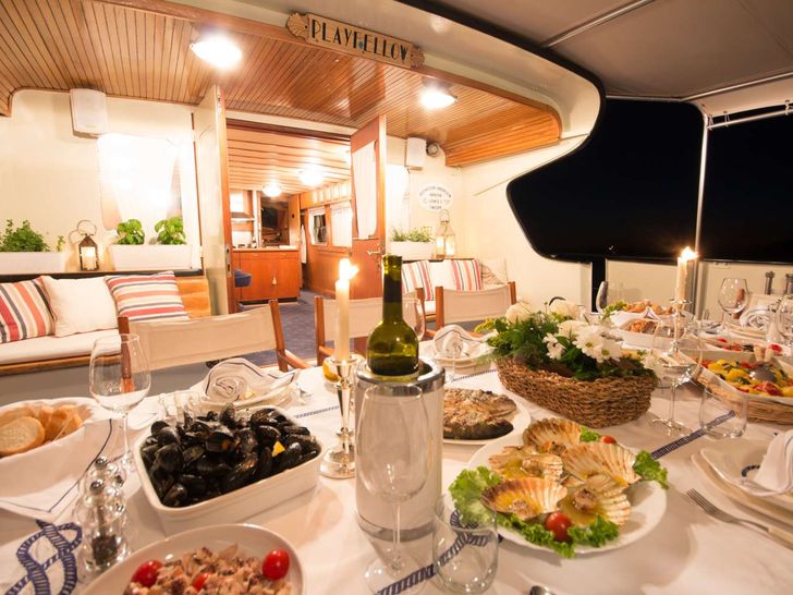 PLAY FELLOW - Custom Build 30 m,formal dining PLAY FELLOW - Custom Build 30 m,formal dining