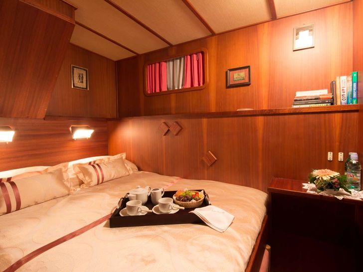 PLAY FELLOW - Custom Build 30 m,master cabin bed PLAY FELLOW - Custom Build 30 m,master cabin bed