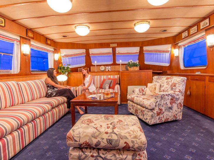 PLAY FELLOW - Custom Build 30 m,saloon PLAY FELLOW - Custom Build 30 m,saloon