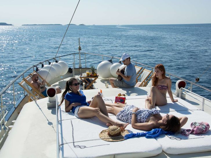 PLAY FELLOW - Custom Build 30 m,bronzing area PLAY FELLOW - Custom Build 30 m,bronzing area