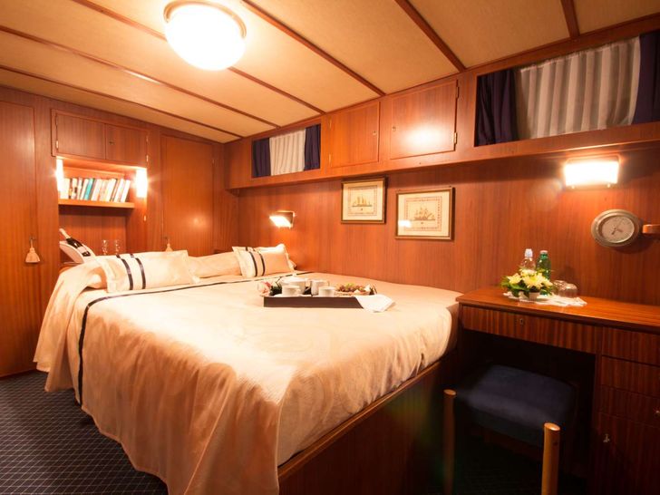 PLAY FELLOW - Custom Build 30 m,master cabin PLAY FELLOW - Custom Build 30 m,master cabin