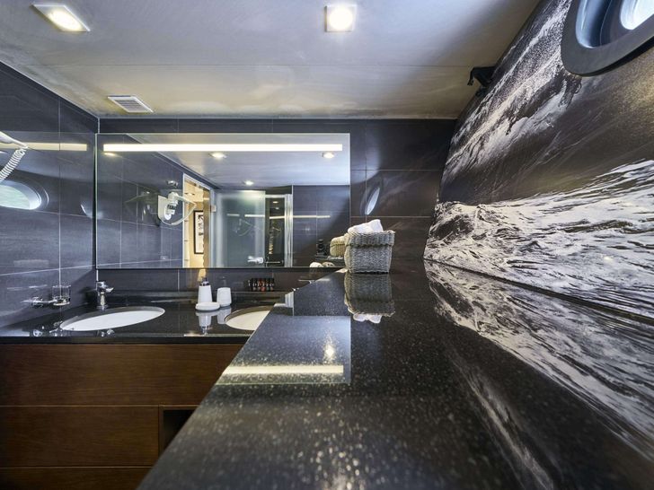 RARA AVIS - Master bathroom
