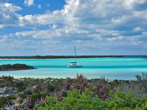 THE SPACE BETWEEN - Leopard 46 - 3 Cabins - Fort Lauderdale - The Florida Keys - Miami - The Bahamas THE SPACE BETWEEN - Leopard 46 - 3 Cabins - Fort Lauderdale - The Florida Keys - Miami - The Bahamas