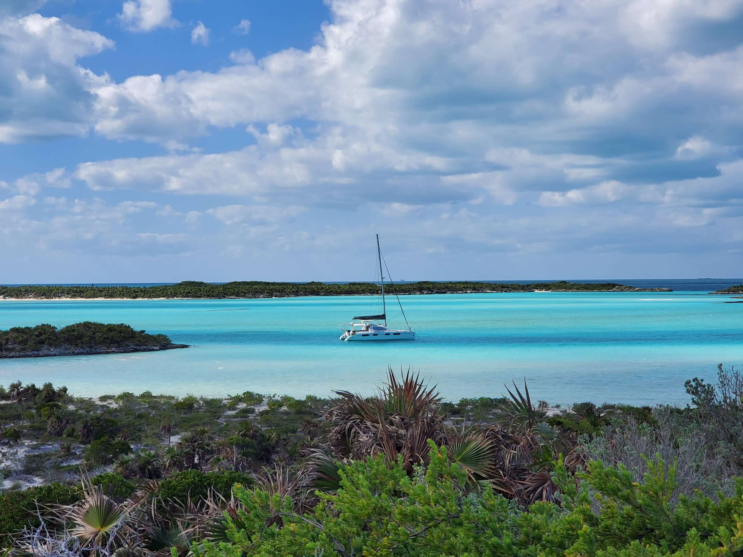 Charter Yacht THE SPACE BETWEEN - Leopard 46 - 3 Cabins - Nassau - Exumas - Bahamas