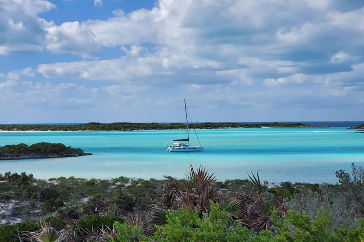 Charter Yacht THE SPACE BETWEEN - Leopard 46 - 3 Cabins - Nassau - Exumas - Bahamas