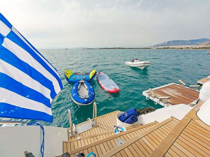 MELITI Lagoon 560 - swim platform MELITI Lagoon 560 - swim platform