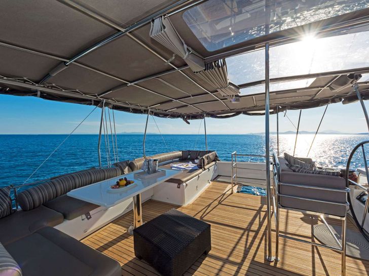 MELITI Lagoon 560 - flybridge MELITI Lagoon 560 - flybridge