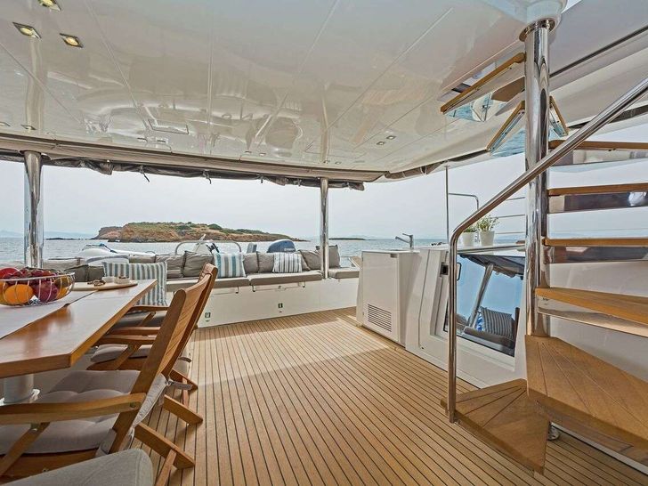MELITI Lagoon 560 - aft deck dining area MELITI Lagoon 560 - aft deck dining area