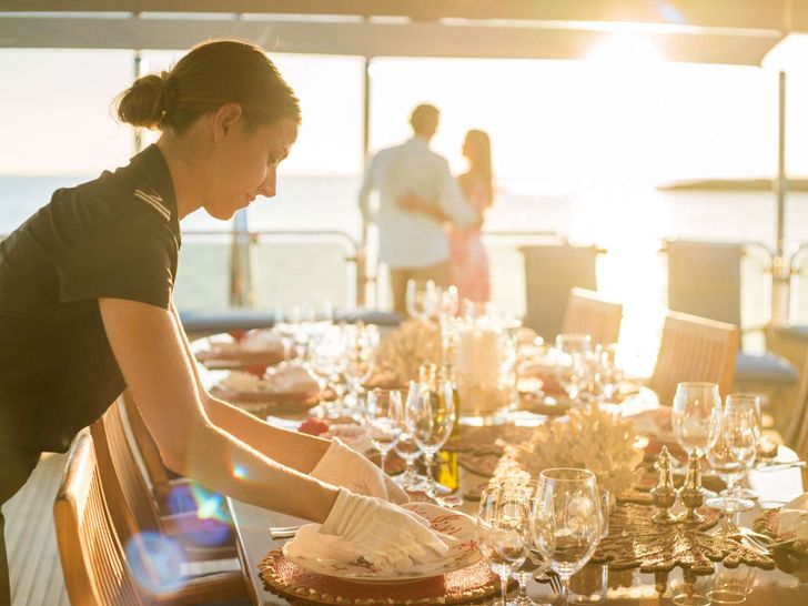 LADY JOY Christensen 157 - alfresco dining set up LADY JOY Christensen 157 - alfresco dining set up