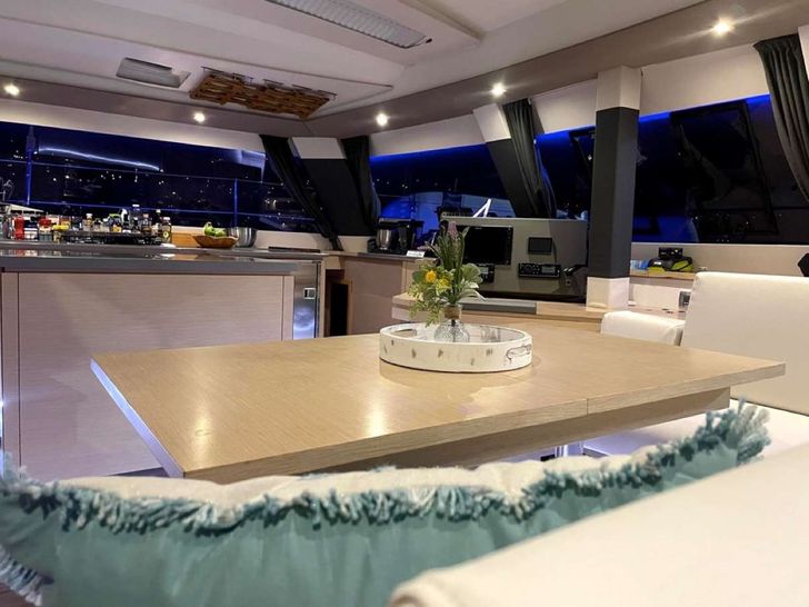 Salon / Galley Salon / Galley