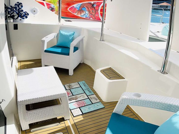 DOLPHIN DAZE - Aft Deck DOLPHIN DAZE - Aft Deck