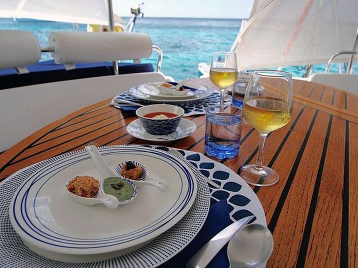 ISOLABLUE - Main deck ISOLABLUE - Main deck