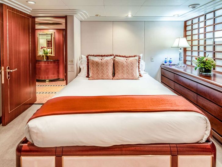 NEVER ENOUGH - FEADSHIP 140 Guest NEVER ENOUGH - FEADSHIP 140 Guest