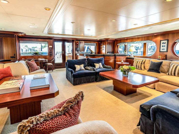 NEVER ENOUGH - FEADSHIP 140 Main Salon