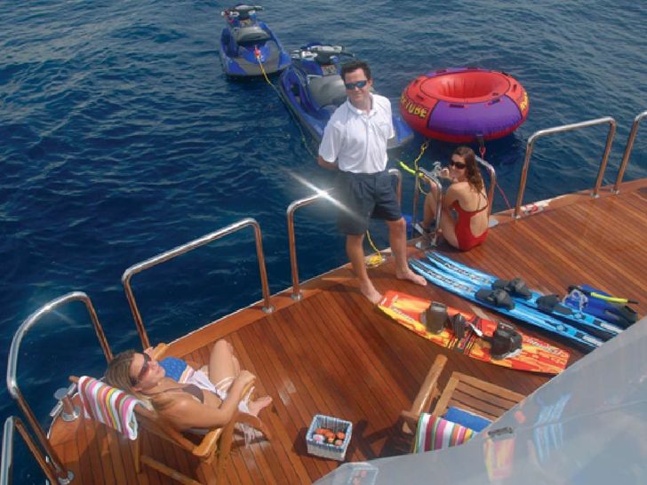 NEVER ENOUGH - FEADSHIP 140 Swim Platform NEVER ENOUGH - FEADSHIP 140 Swim Platform