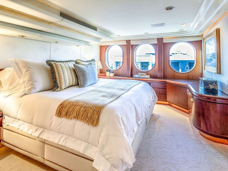 NEVER ENOUGH - FEADSHIP 140 Master state room