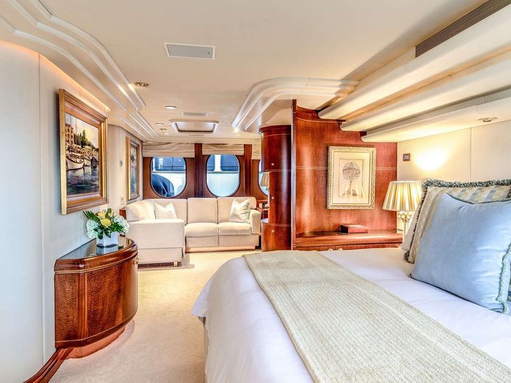 NEVER ENOUGH - FEADSHIP 140 Master sitting area NEVER ENOUGH - FEADSHIP 140 Master sitting area