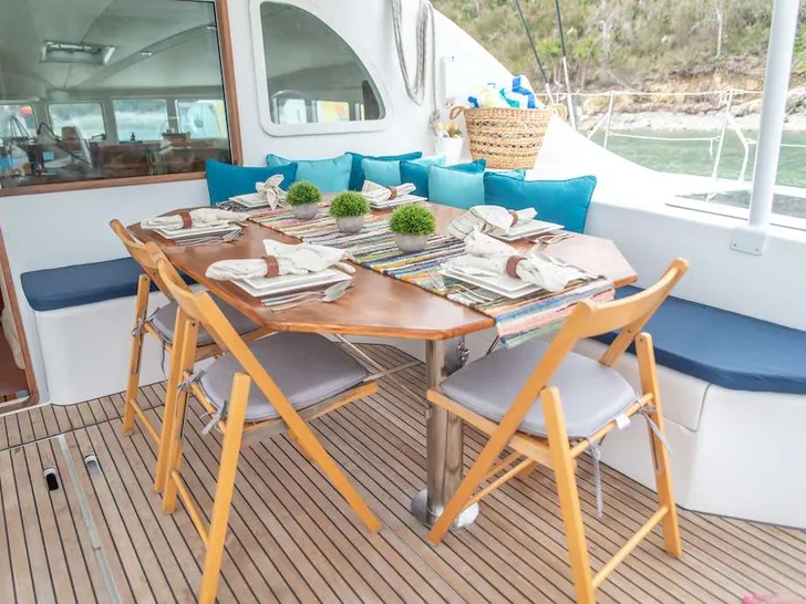 TABULA RASA - aft deck dining area TABULA RASA - aft deck dining area