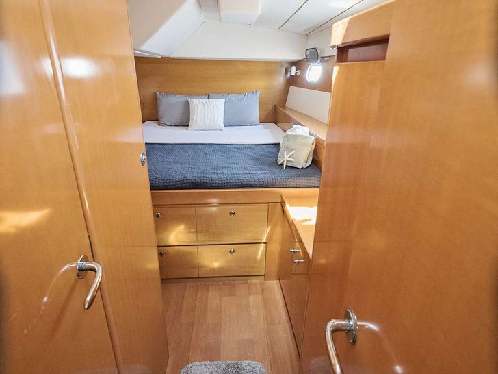 TABULA RASA - queen cabin TABULA RASA - queen cabin