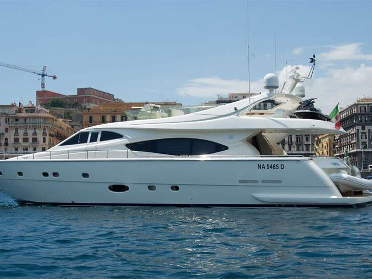 PAMPERO Ferretti 760 - side profile PAMPERO Ferretti 760 - side profile