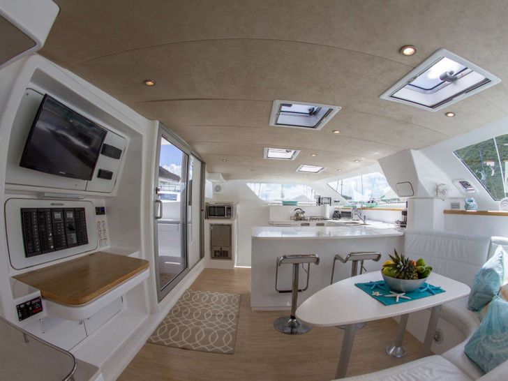 VOYAGE 480 - aft deck VOYAGE 480 - aft deck