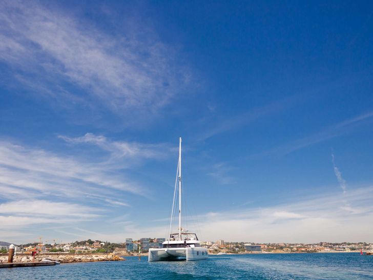FEEL THE BLUE Sunreef 60 - anchored across the waterline FEEL THE BLUE Sunreef 60 - anchored across the waterline