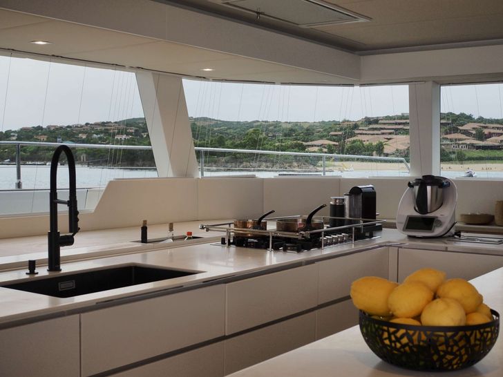 FEEL THE BLUE Sunreef 60 - galley FEEL THE BLUE Sunreef 60 - galley