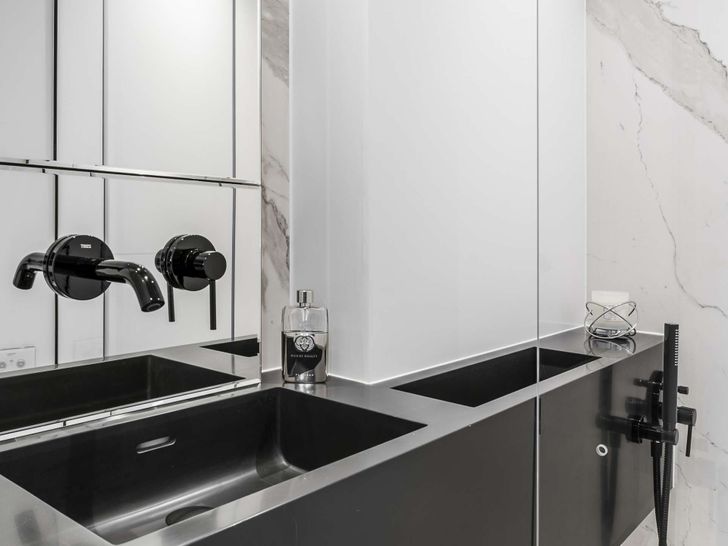 FEEL THE BLUE Sunreef 60 - VIP cabin bathroom FEEL THE BLUE Sunreef 60 - VIP cabin bathroom