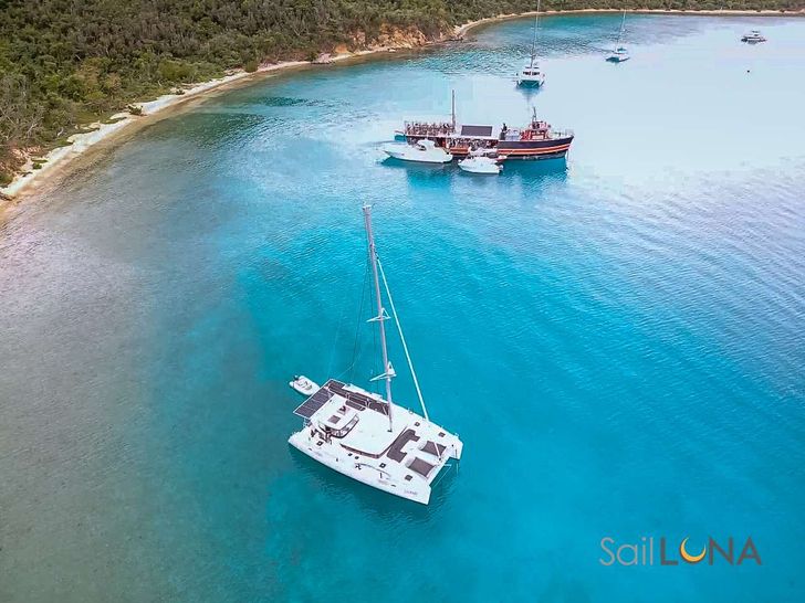 LUNA Lagoon 450S - aerial shot anchored LUNA Lagoon 450S - aerial shot anchored