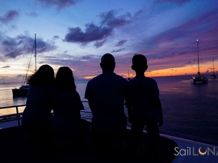 LUNA Lagoon 450S - under the sunset LUNA Lagoon 450S - under the sunset