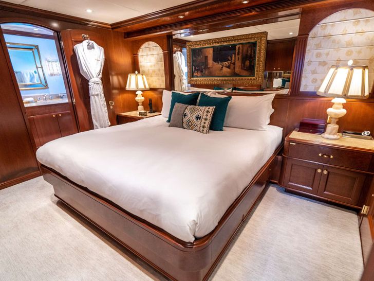 RELENTLESS Trinity 145 - VIP cabin 1 RELENTLESS Trinity 145 - VIP cabin 1