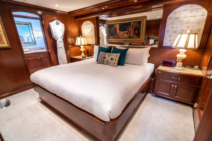 Charter Yacht RELENTLESS - Trinity 145 - 5 Cabins - Nassau - Exumas - Bahamas