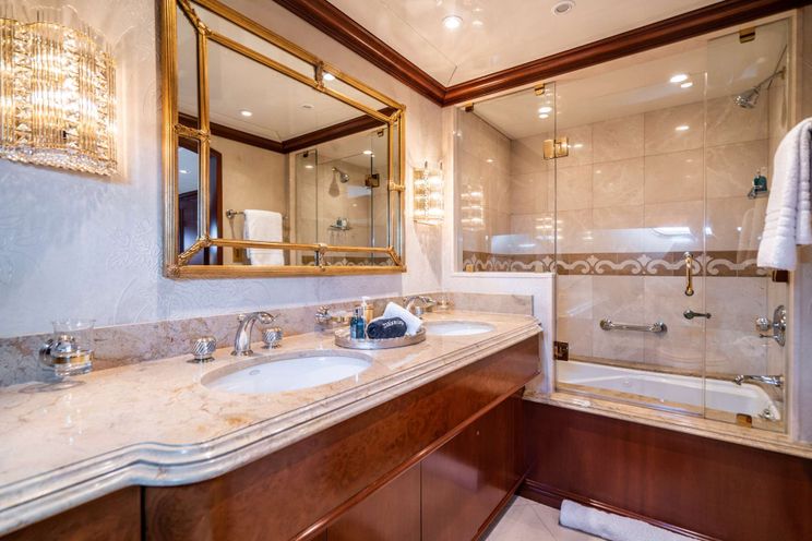 Charter Yacht RELENTLESS - Trinity 145 - 5 Cabins - Nassau - Exumas - Bahamas