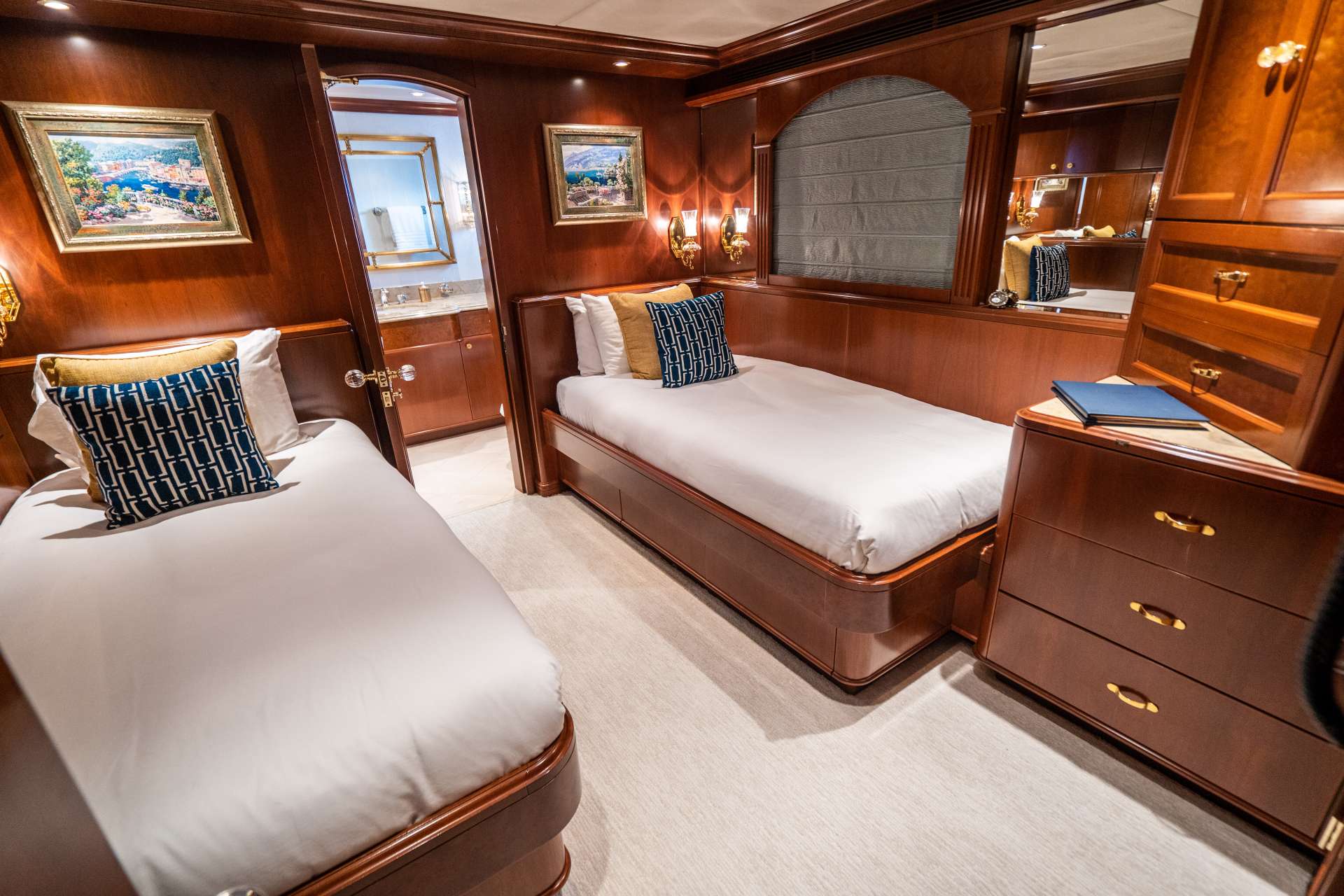 Charter Yacht RELENTLESS - Trinity 145 - 5 Cabins - Nassau - Exumas - Bahamas