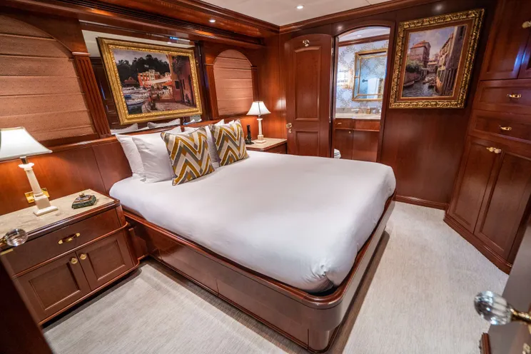 Charter Yacht RELENTLESS - Trinity 145 - 5 Cabins - Nassau - Exumas - Bahamas